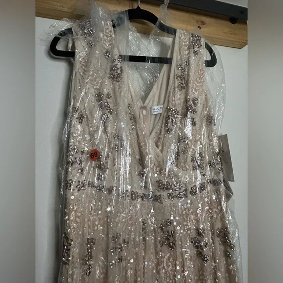 NWT MAC DUGGAL Cap Sleeve Embellished Gown - Picture 6 of 9